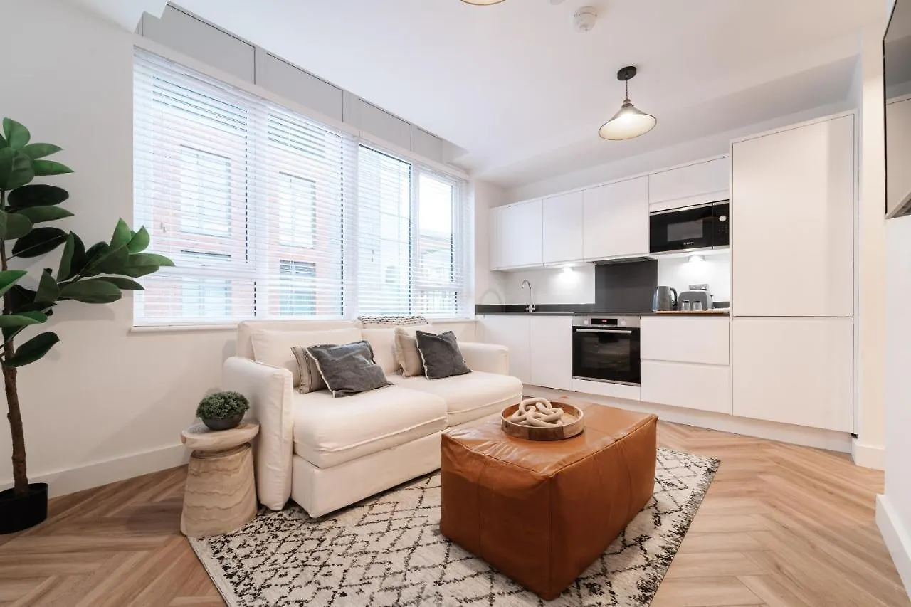 Royal House Stylish Apartments - 체스터