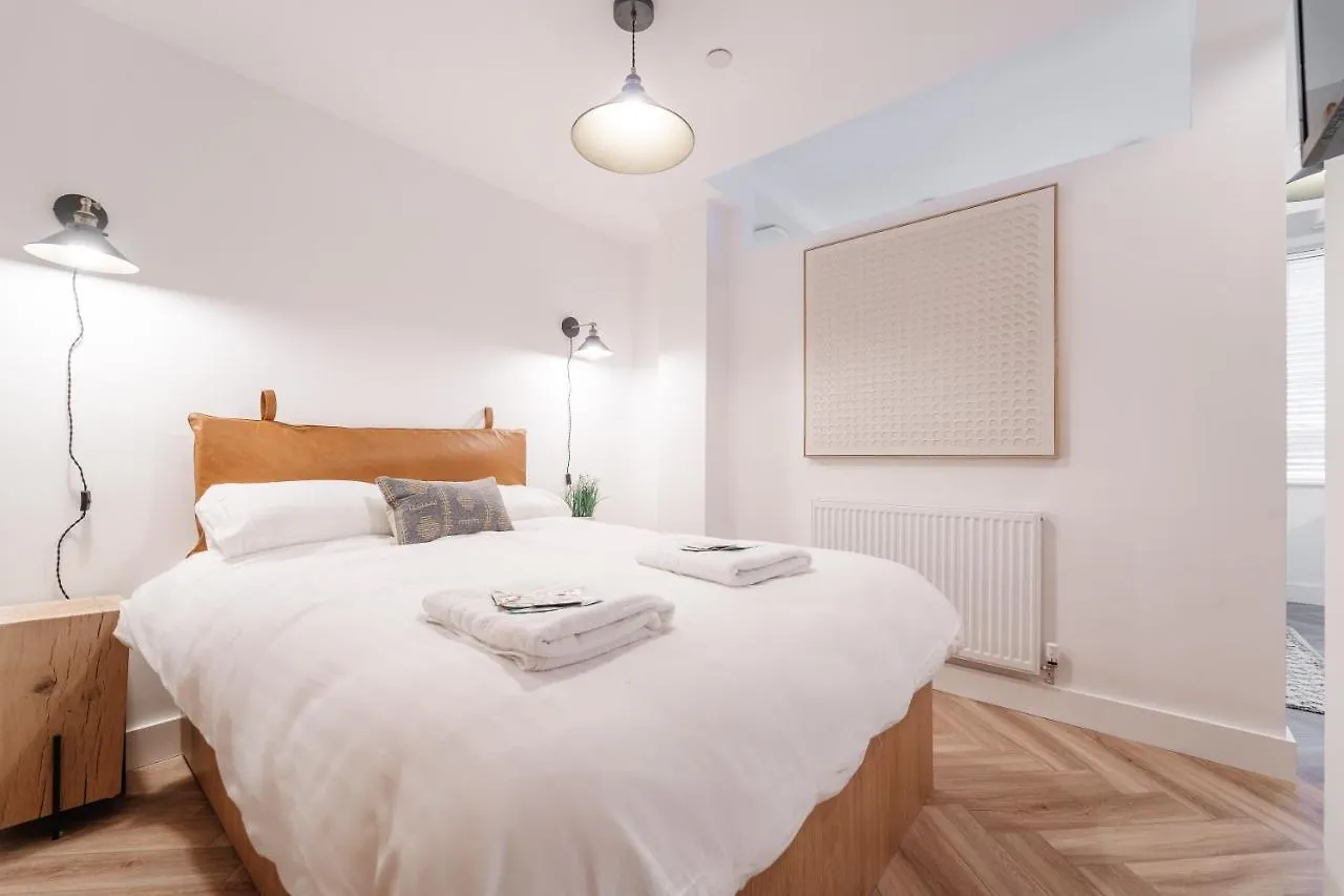 Royal House Stylish Apartments - 체스터