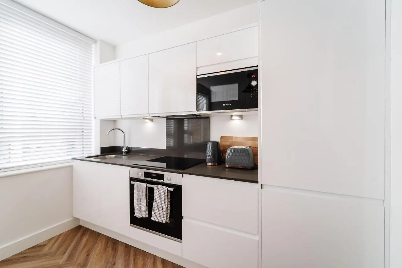 Royal House Stylish Apartments - 체스터