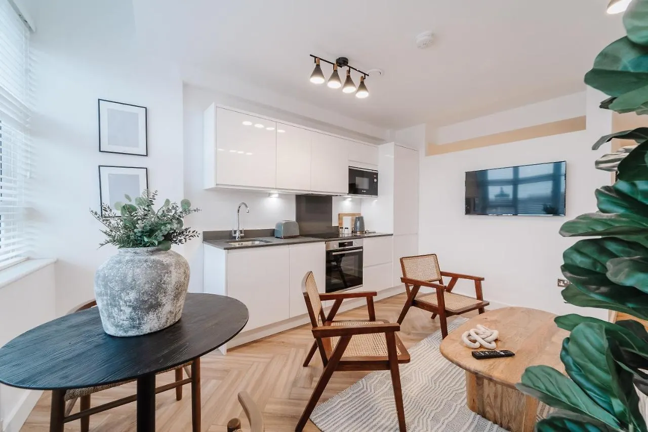 Royal House Stylish Apartments - 체스터