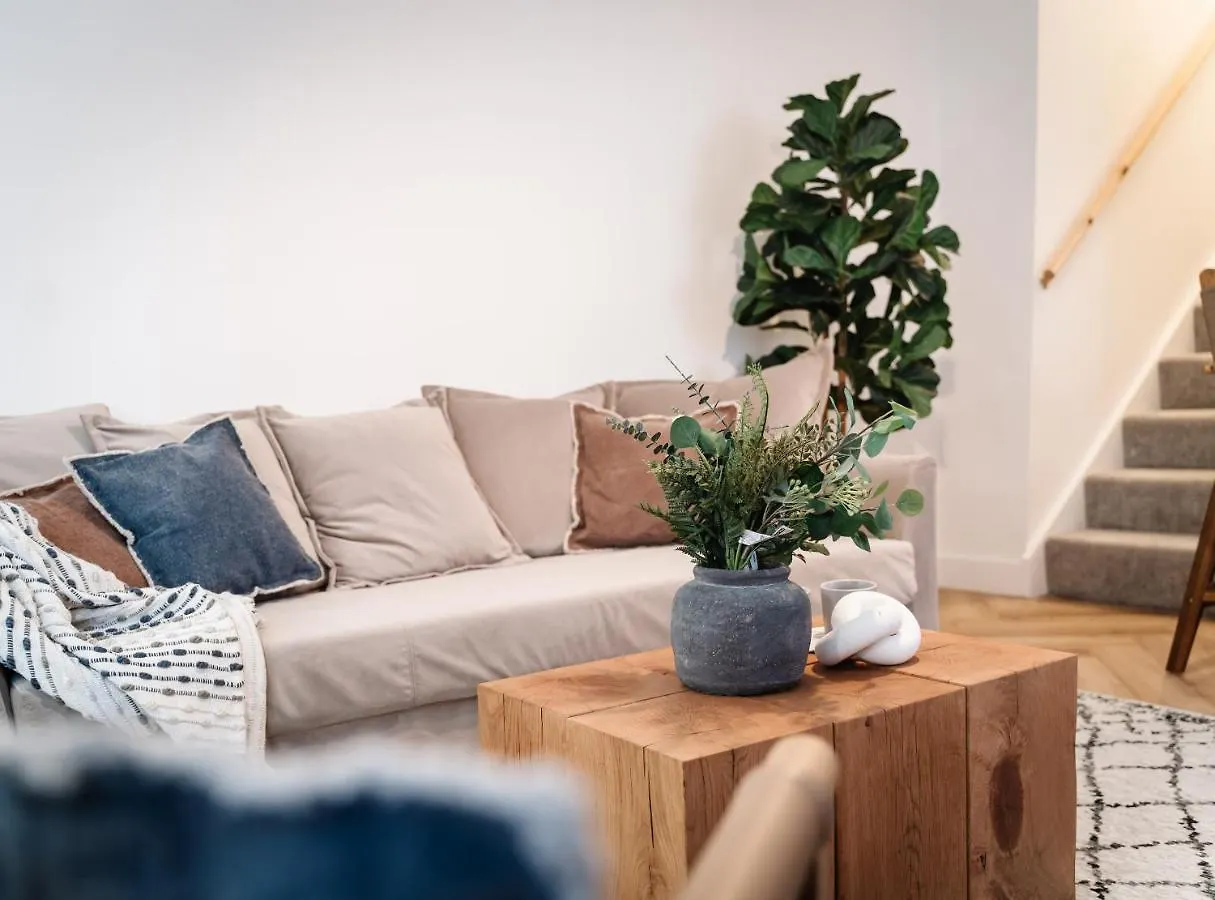 Royal House Stylish Apartments - 체스터