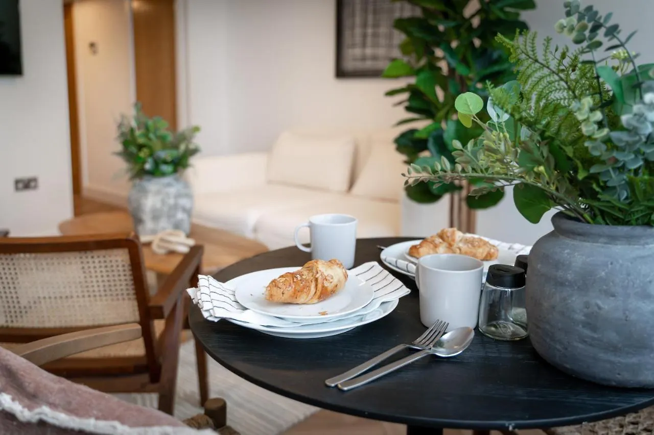 Royal House Stylish Apartments - 체스터