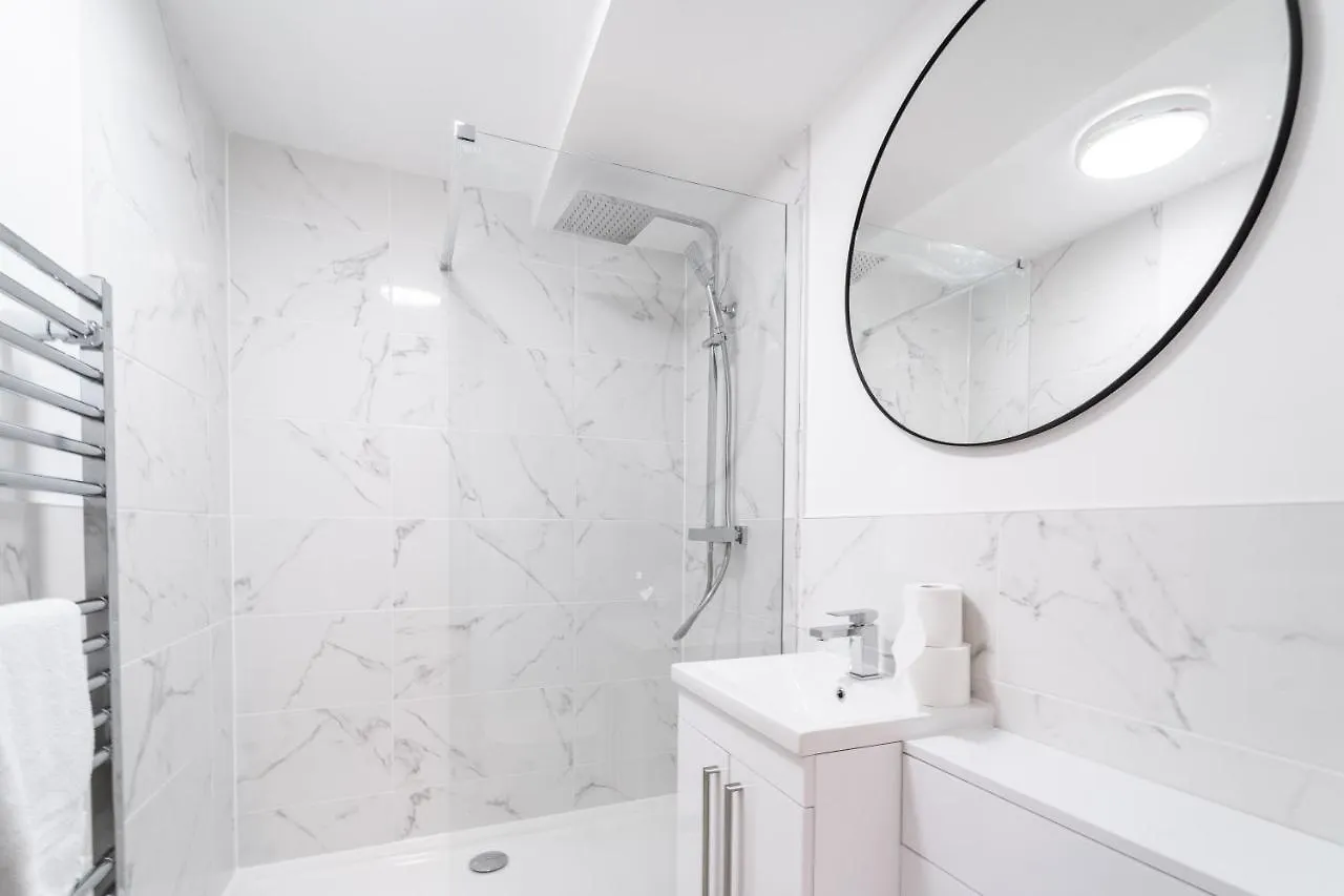 Royal House Stylish Apartments - 체스터 0*,