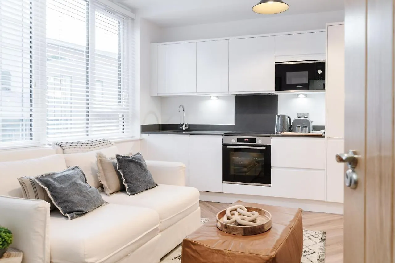 Royal House Stylish Apartments - 체스터 0*,  영국