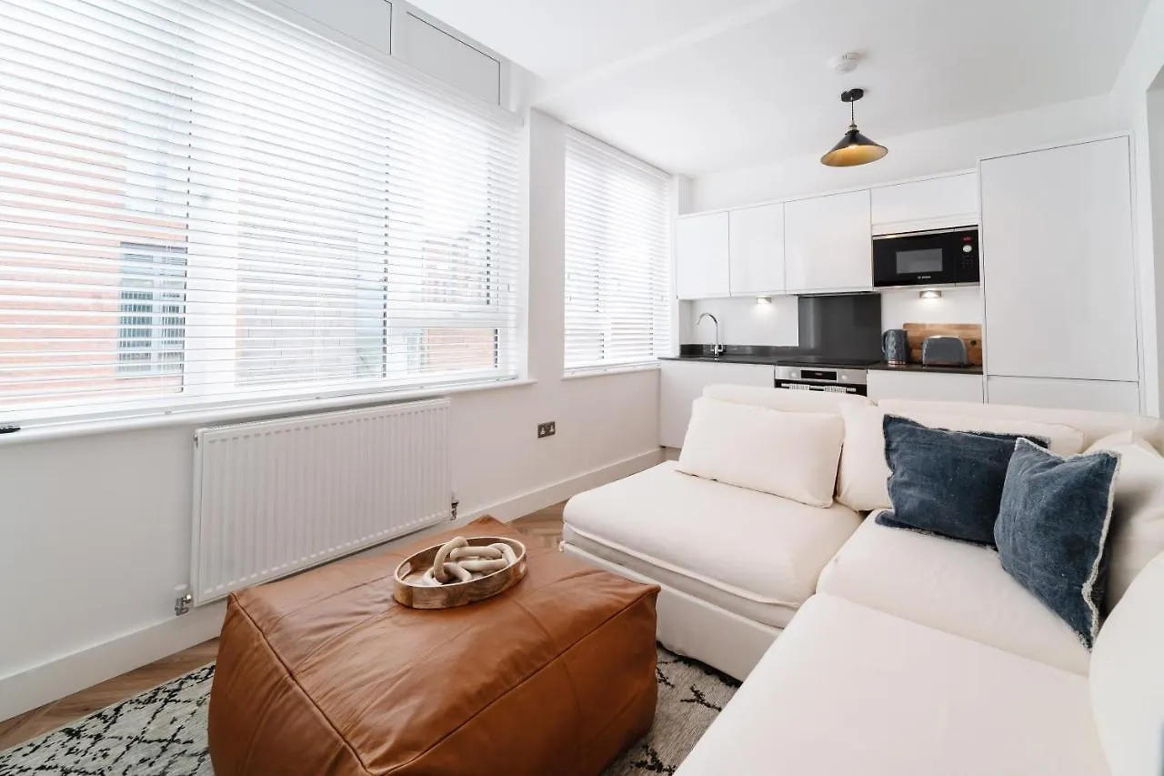 Royal House Stylish Apartments - 체스터