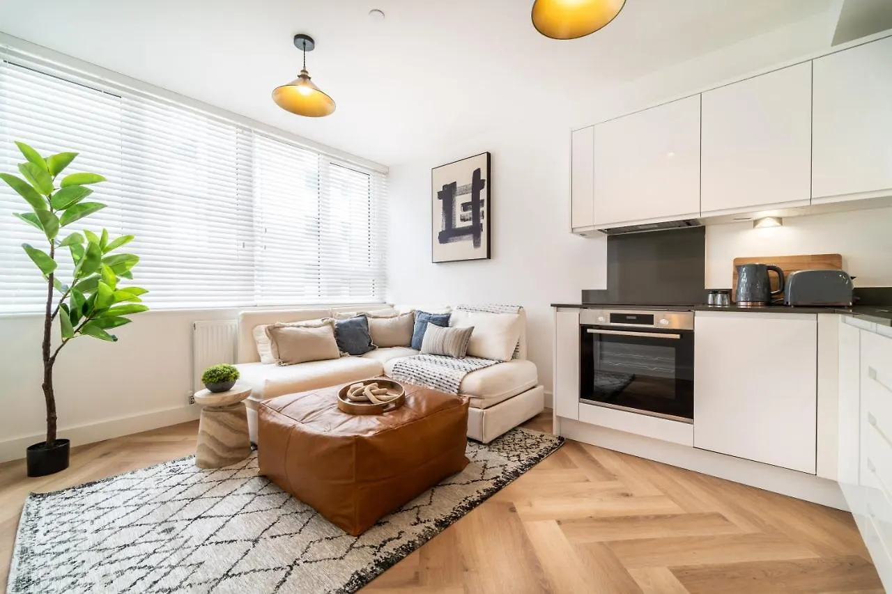 Royal House Stylish Apartments - 체스터 0*,