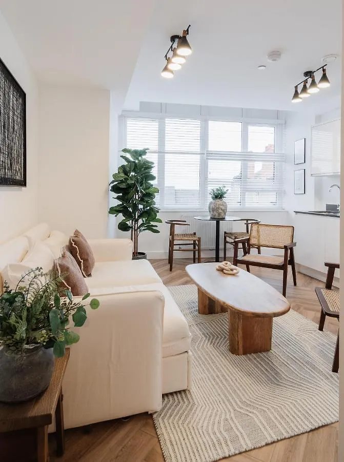 Royal House Stylish Apartments - 체스터