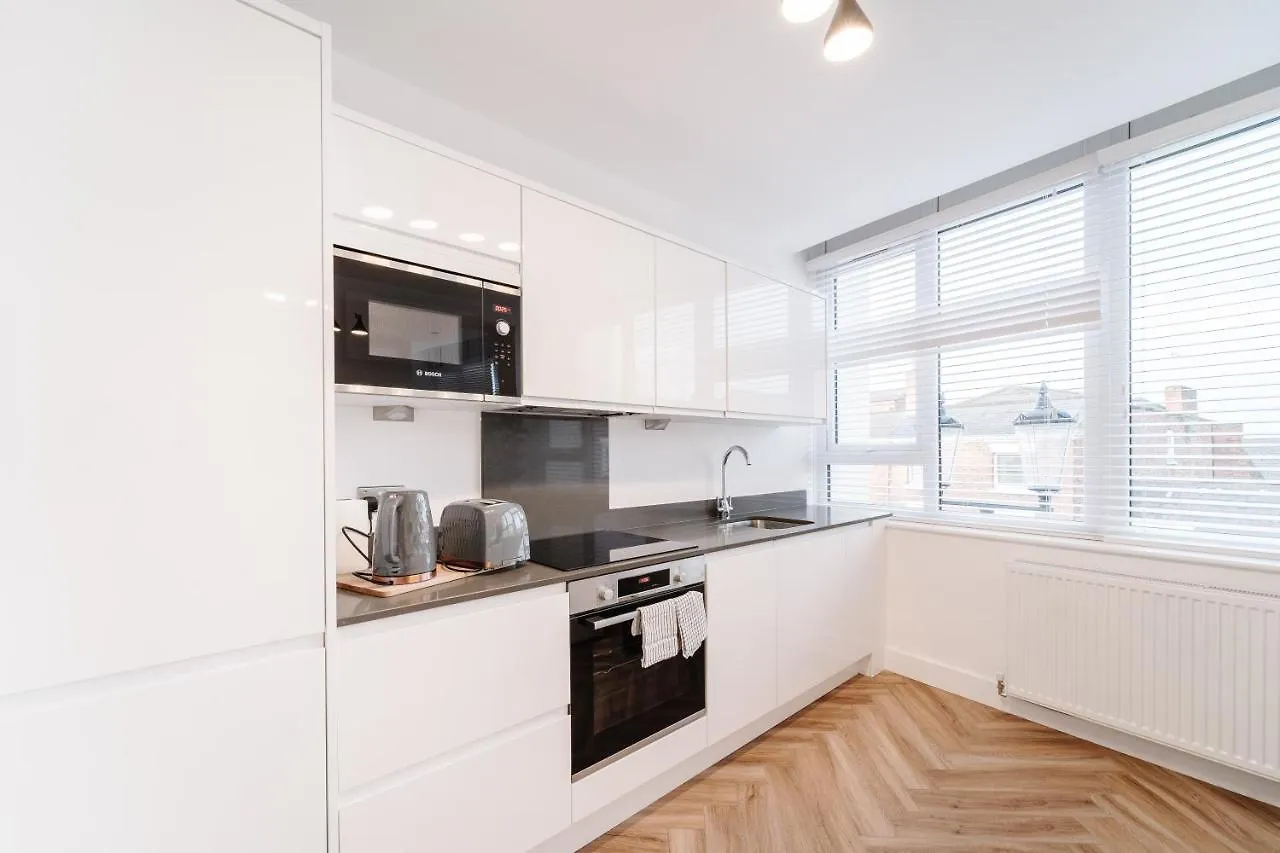 Royal House Stylish Apartments - 체스터