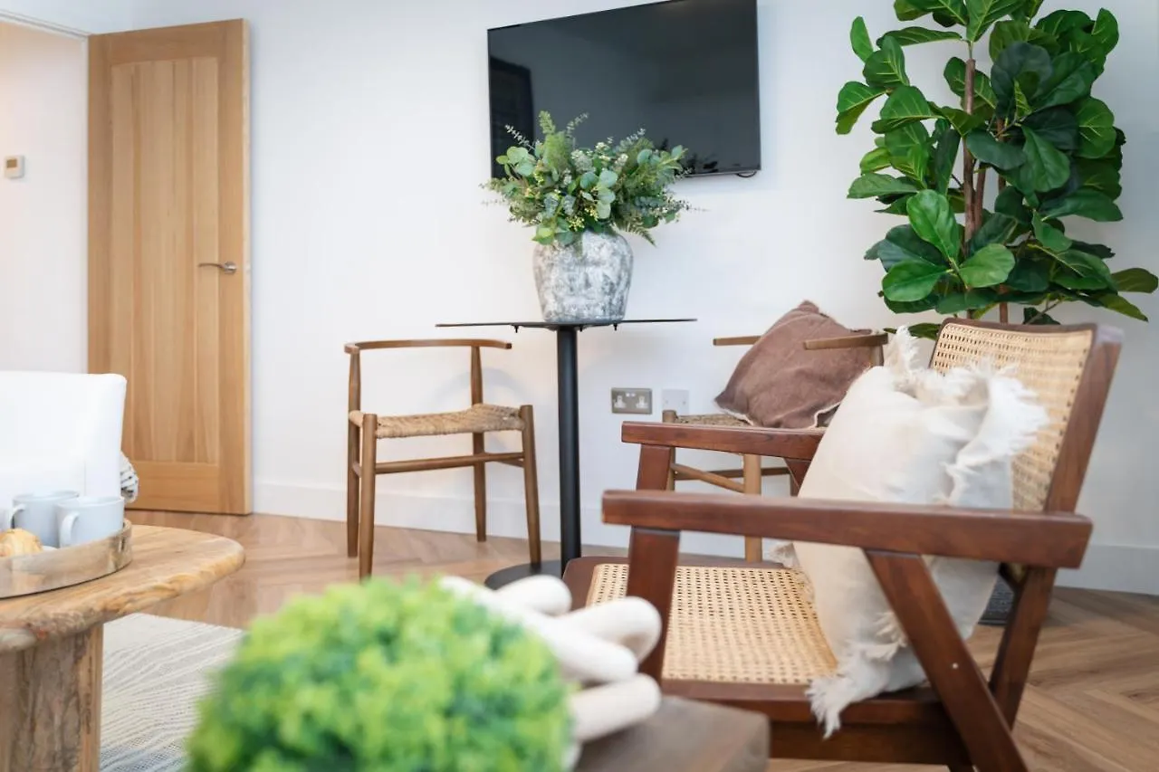 Royal House Stylish Apartments - 체스터 0*,  영국